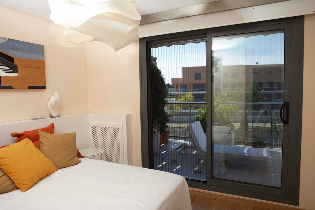 Prise de mesure pour moustiquaire sur mesure : guide complet pour fenêtres, portes et baies vitrées