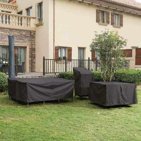 Bâches de protection sur mesure pour mobilier de jardin, offrant une protection durable contre les intempéries.
