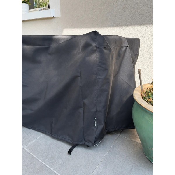 Housse Pro 350 en place, attaches bouclées