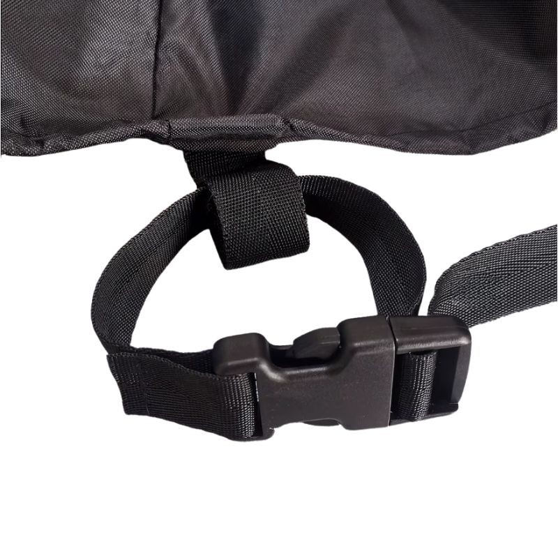 Attache anti-vent installée sur une housse de protection sur mesure