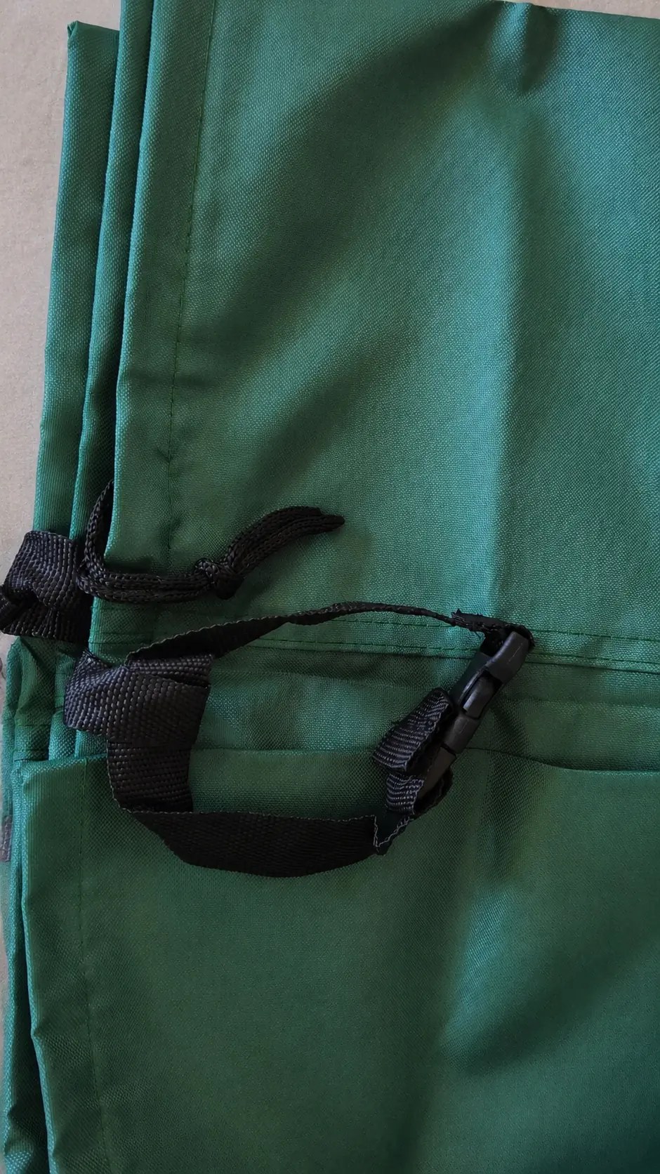 Les attaches anti-vent à boucle et cordon