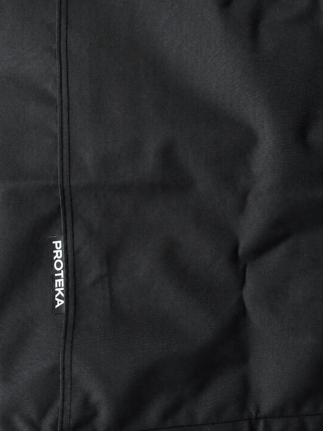 Le grain serré de la toile Pro 350 (noire)